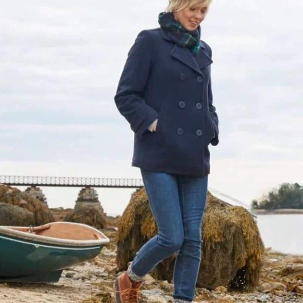 LL Bean Women's Classic Lambswool Navy Peacoat Women's size 6